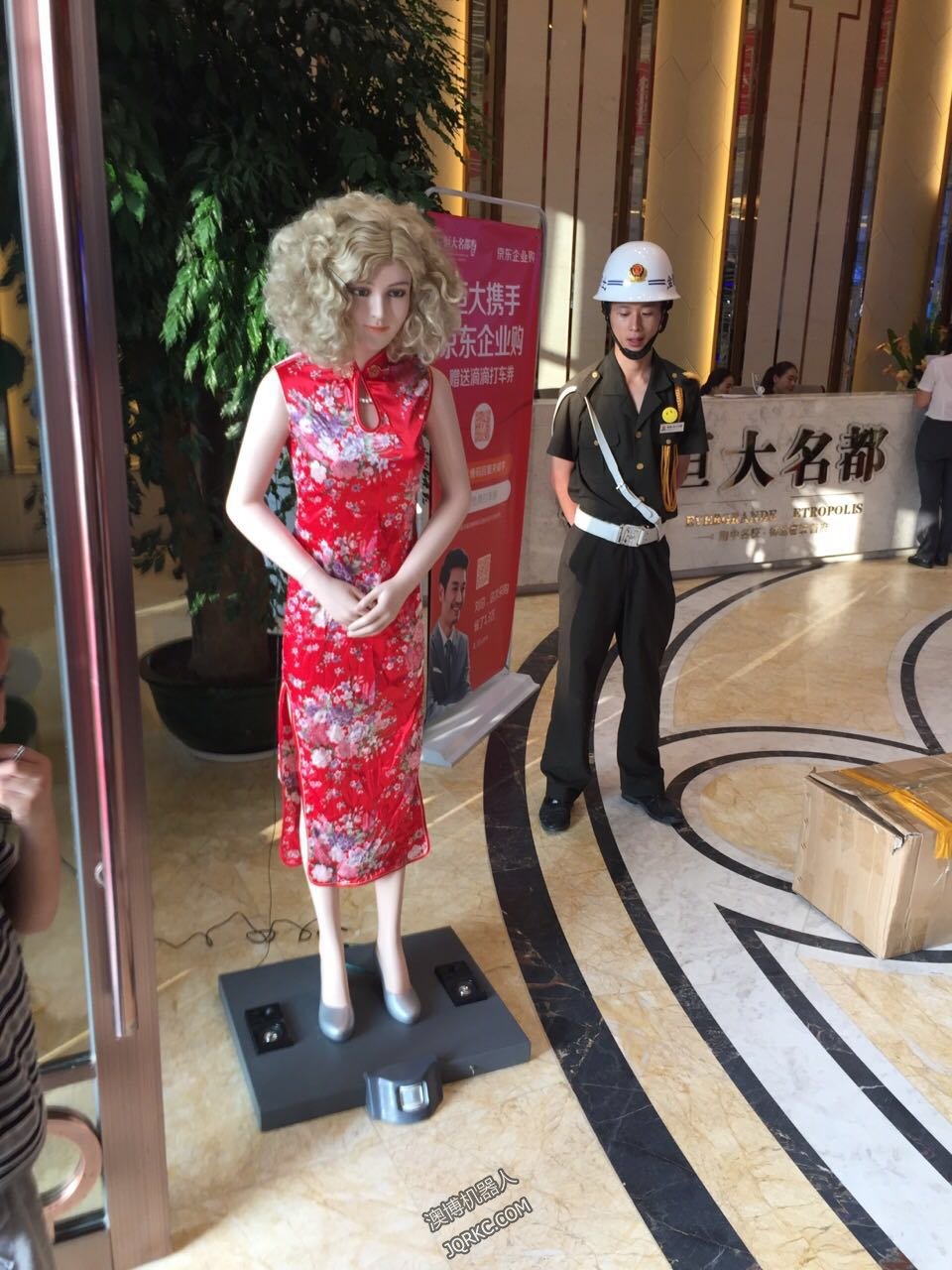 機(jī)器人取代普通工人？全是屁話